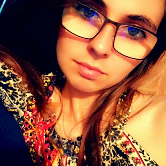 Meet your Posher, Dawn - Picture 4 of 5